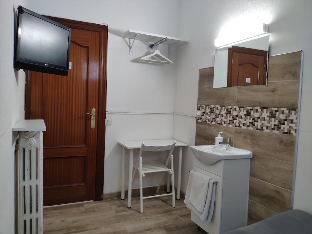 Hostal Cervantes Μαδρίτη Εξωτερικό φωτογραφία