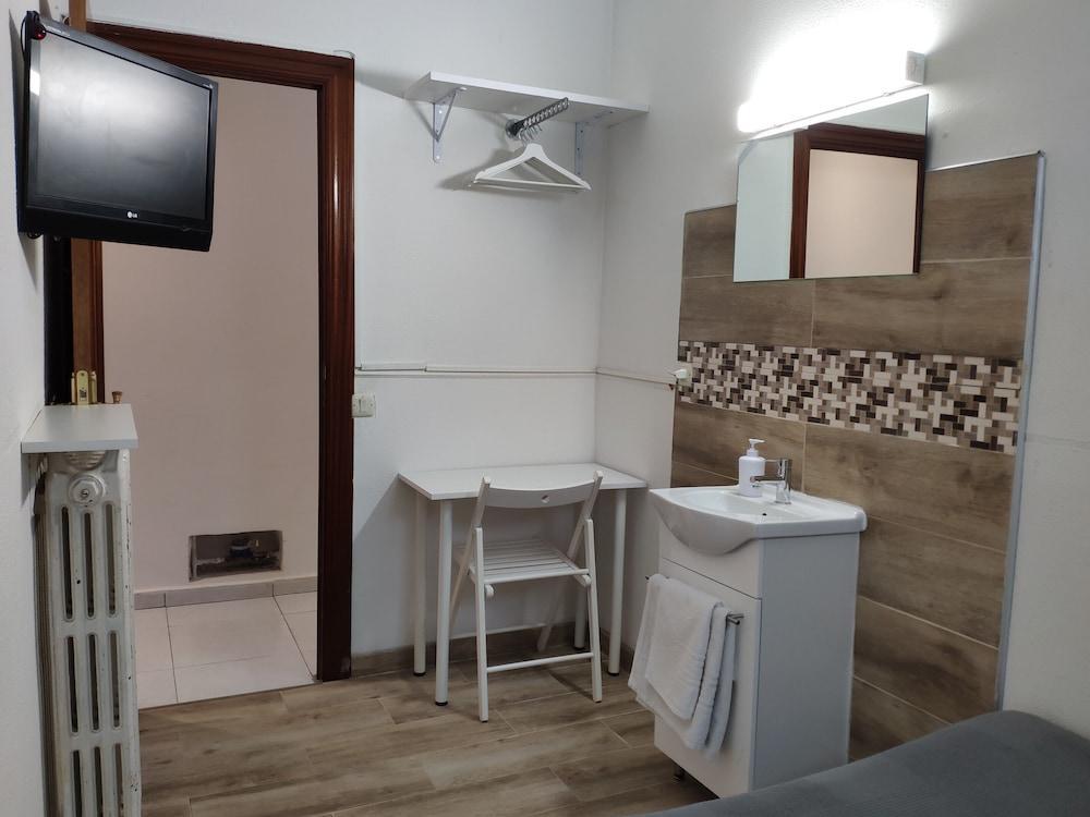 Hostal Cervantes Μαδρίτη Εξωτερικό φωτογραφία
