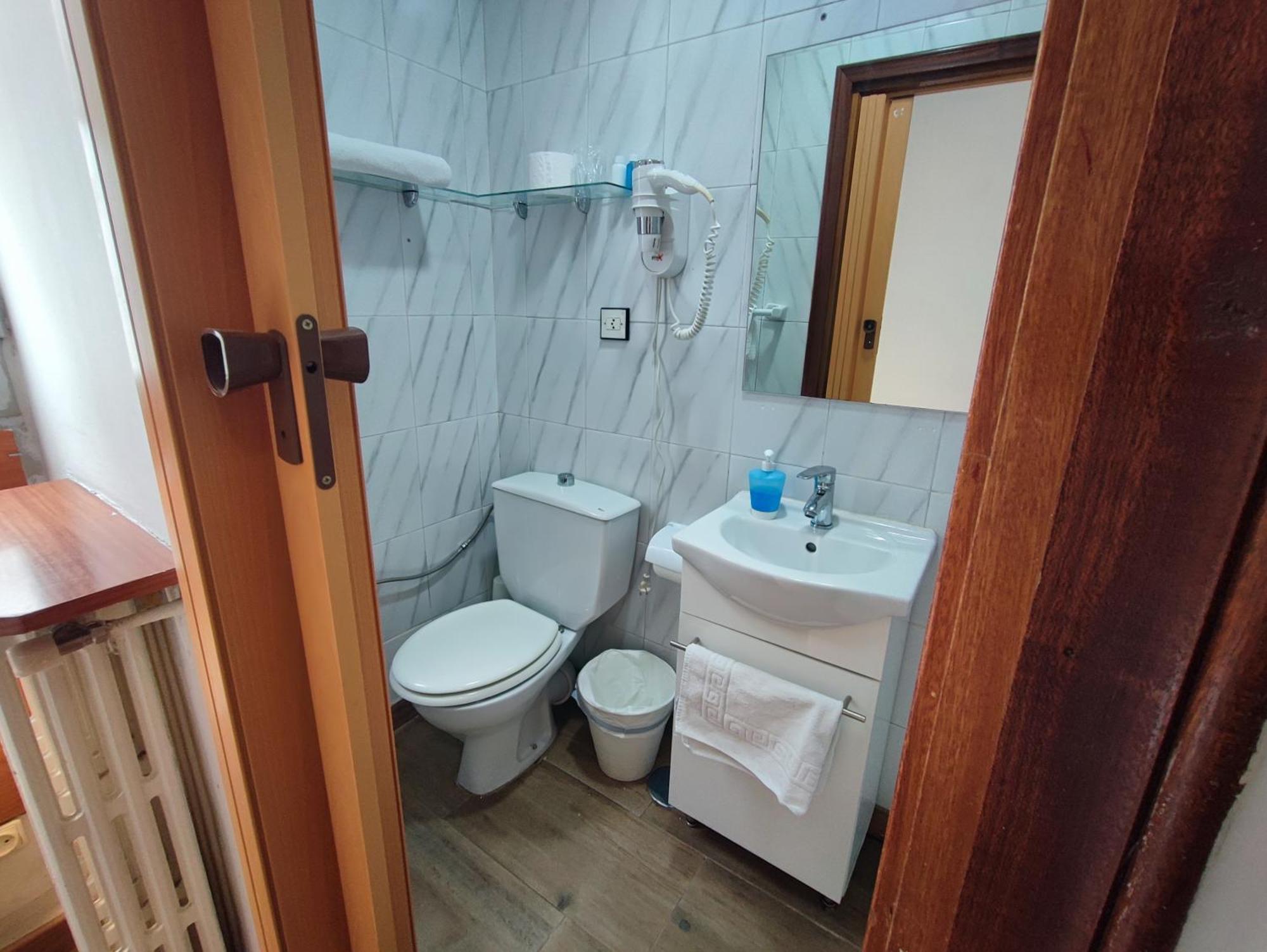 Hostal Cervantes Μαδρίτη Εξωτερικό φωτογραφία